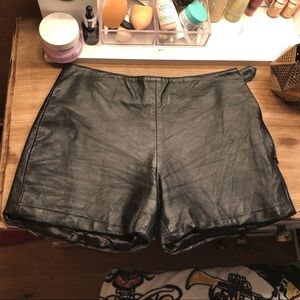 VINTAGE real leather high waisted shorts